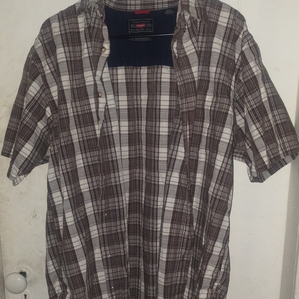 #015 2 Wrangler Shirts. Men's Brown and White Plaid Button Down Shirt.